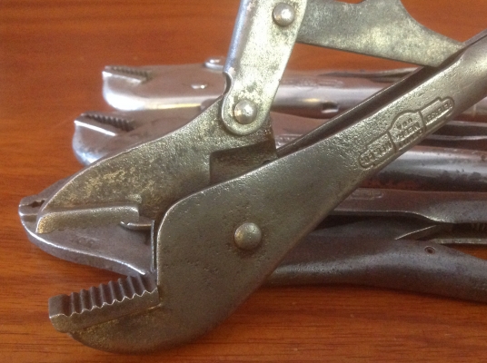 ขายคีมล็อค Vintage Petersen Vise Grip 10R สามแถวหายาก มือจับ และโลโก้คมๆ ชัดๆ ทุกตัว ขายตัวละ