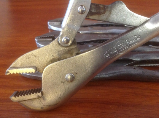 ขายคีมล็อค Vintage Petersen Vise Grip 10R สามแถวหายาก มือจับ และโลโก้คมๆ ชัดๆ ทุกตัว ขายตัวละ