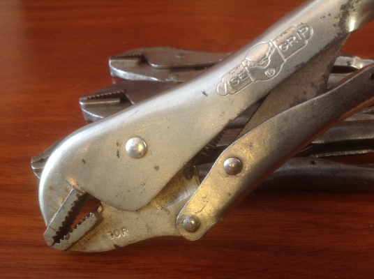 ขายคีมล็อค Vintage Petersen Vise Grip 10R สามแถวหายาก มือจับ และโลโก้คมๆ ชัดๆ ทุกตัว ขายตัวละ