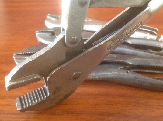 ขายคีมล็อค Vintage Petersen Vise Grip 10R สามแถวหายาก มือจับ และโลโก้คมๆ ชัดๆ ทุกตัว ขายตัวละ