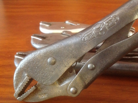 ขายคีมล็อค Vintage Petersen Vise Grip 10R สามแถวหายาก มือจับ และโลโก้คมๆ ชัดๆ ทุกตัว ขายตัวละ