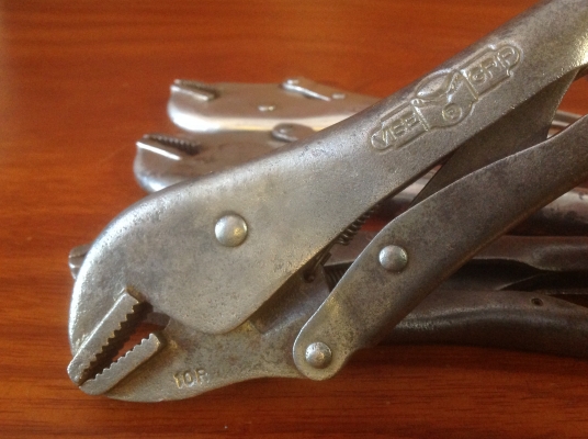 ขายคีมล็อค Vintage Petersen Vise Grip 10R สามแถวหายาก มือจับ และโลโก้คมๆ ชัดๆ ทุกตัว ขายตัวละ