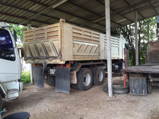 10ล้อดั้ม300แรงปี 55...รถสวยมากๆใช้น้อย117000กิโล ดั้มสวยเรียบ...