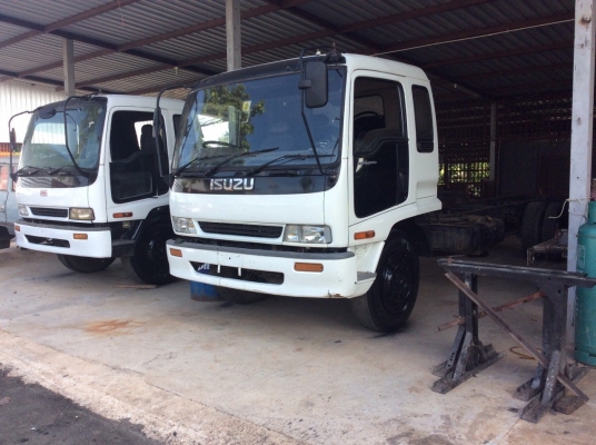 ขาย (เหมารวม2คัน ราคา 620,000 ขายตามสภาพ )รถ อีชุชุ 6ล้อ เครื่อง195 แรง / 230 แรง ชัชชีสวยยาว7.2ม. ***หมายเหตุ มีเล่มชุดโอนหนึ่งคันไม่มีเอกสารเล่มชุดโอนหนึ่งคันนะครับ ติดต่อ 084-9124183 , 081-1903107 , 089- 5367218