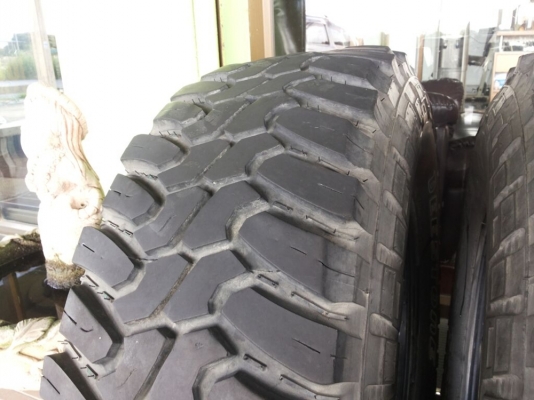 ขายถูก deestone mud clawer 285/75/16 ยางปี 2012