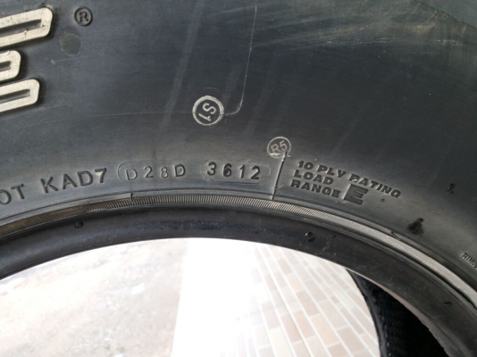 ขายถูก deestone mud clawer 285/75/16 ยางปี 2012