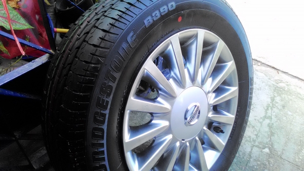 ขายแม๊กNissan Teana 5 เส้น พร้อมยาง Bridgestone  ขนาด 215/60 R16 ปี 2014
