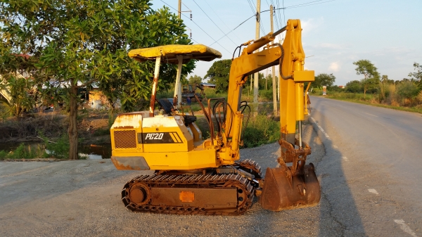 ขายด่วนรถเเม็คโคร KOMATSU PC20-5 รถนอกนำเข้ายังไม่เคยใช้งานเมืองไทยเลย