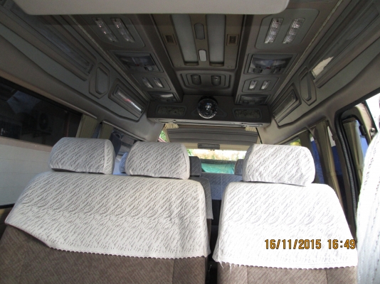 ขายรถตู้หัวจรวจตาเพชรเครื่องดีเซล3000cc