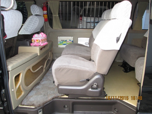 ขายรถตู้หัวจรวจตาเพชรเครื่องดีเซล3000cc