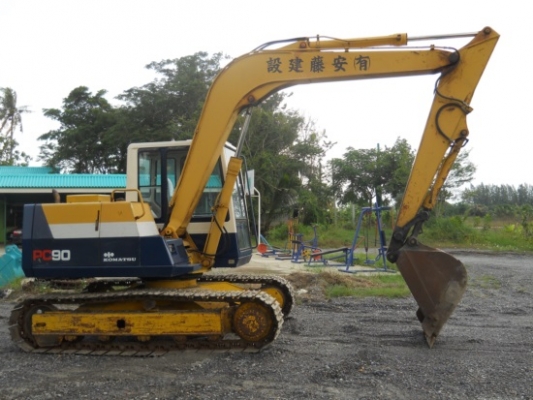 ขายรถเก่านอก komatsu pc90 บูมพิเศษ สภาพสวย สนใจโทร 092-3309229 อี๊ด