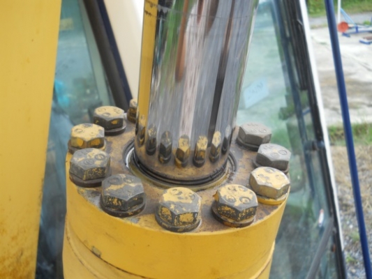 ขายรถเก่านอก komatsu pc90 บูมพิเศษ สภาพสวย สนใจโทร 092-3309229 อี๊ด