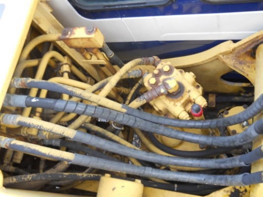 ขายรถเก่านอก komatsu pc90 บูมพิเศษ สภาพสวย สนใจโทร 092-3309229 อี๊ด