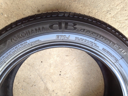 ยางYOKOHAMA 205 55R16 ปี2014 สภาพสวย ดอกเยอะ ไม่มีปะ