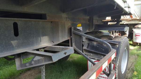 รถฮีโน่ 10 ล้อดั้ม 344 แรงม้า. ปี 56.  ( รถวิ่ง 13x,xxx กว่า กม. ) , ( ขาย แม่ , ลูก. )    สนใจติดต่อ  081 - 6079515