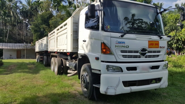รถฮีโน่ 10 ล้อดั้ม 344 แรงม้า. ปี 56.  ( รถวิ่ง 13x,xxx กว่า กม. ) , ( ขาย แม่ , ลูก. )    สนใจติดต่อ  081 - 6079515
