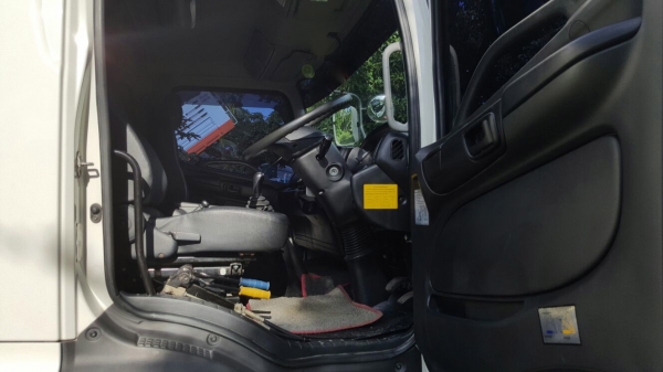 รถฮีโน่ 10 ล้อดั้ม 344 แรงม้า. ปี 56.  ( รถวิ่ง 13x,xxx กว่า กม. ) , ( ขาย แม่ , ลูก. )    สนใจติดต่อ  081 - 6079515