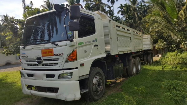 รถฮีโน่ 10 ล้อดั้ม 344 แรงม้า. ปี 56.  ( รถวิ่ง 13x,xxx กว่า กม. ) , ( ขาย แม่ , ลูก. )    สนใจติดต่อ  081 - 6079515