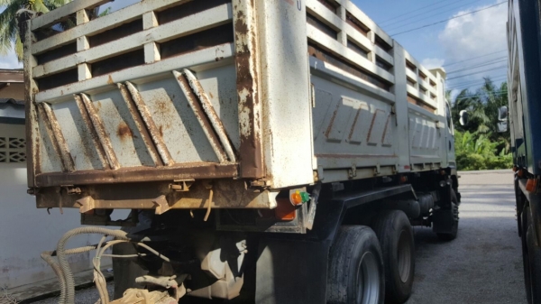 รถอีซูซุ 10 ล้อดั้ม FXZ 360 แรงม้า. ปี 54 , ( ขายแม่ , ลูก. ) , ( รถวิ่ง 4xx,xxx กม. )    สนใจติดต่อ  081 - 6079515