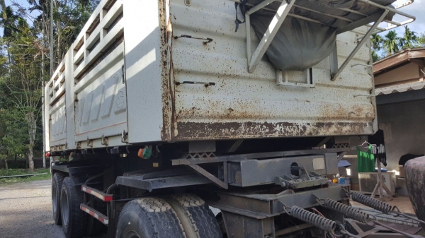 รถอีซูซุ 10 ล้อดั้ม FXZ 360 แรงม้า. ปี 54 , ( ขายแม่ , ลูก. ) , ( รถวิ่ง 4xx,xxx กม. )    สนใจติดต่อ  081 - 6079515