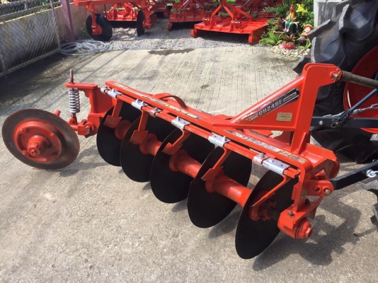 ขายรถไถ Kubota L4708(4WD) พร้อมใบมีดและผานพรวนช้าง 24x5 พร้อมใช้งาน