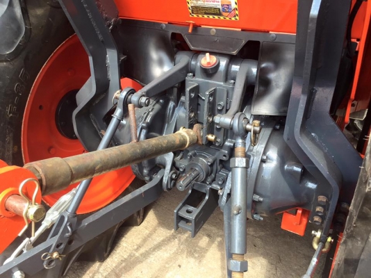 ขายรถไถ Kubota L4708(4WD) พร้อมใบมีดและผานพรวนช้าง 24x5 พร้อมใช้งาน