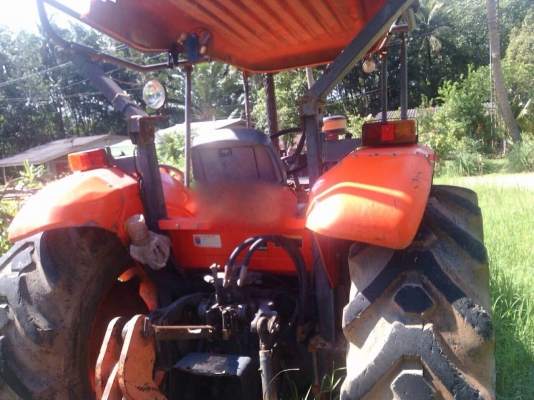 รถไถ KUBOTA 7040  ,  2 เพลา.   ( รถทำงาน 5,xxx กว่า ชม. )     สนใจติดต่อ  081 - 6079515