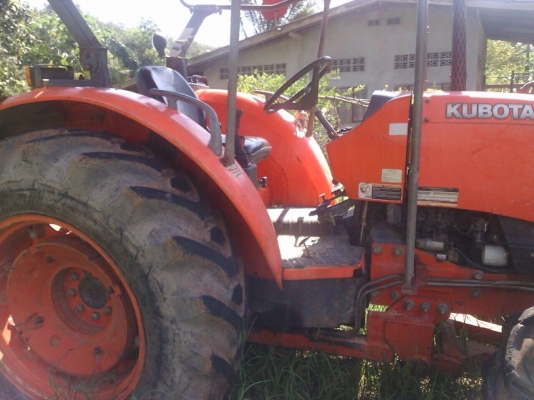 รถไถ KUBOTA 7040  ,  2 เพลา.   ( รถทำงาน 5,xxx กว่า ชม. )     สนใจติดต่อ  081 - 6079515