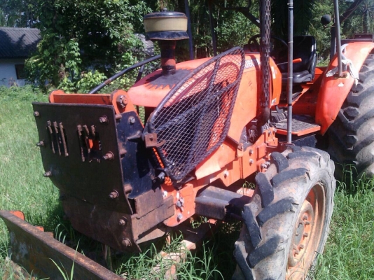 รถไถ KUBOTA 7040  ,  2 เพลา.   ( รถทำงาน 5,xxx กว่า ชม. )     สนใจติดต่อ  081 - 6079515