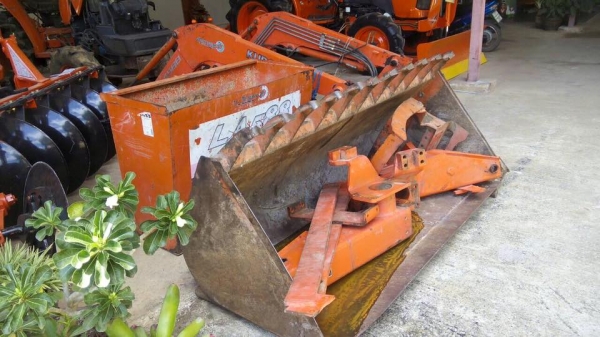 ขายชุดบุ้งกี๋Kubota LA588. สำหรับรถ45,47แรง ขายชุดบุ้งกี๋Kubota LA588. สำหรับรถ45,47แรง