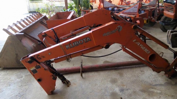 ขายชุดบุ้งกี๋Kubota LA588. สำหรับรถ45,47แรง