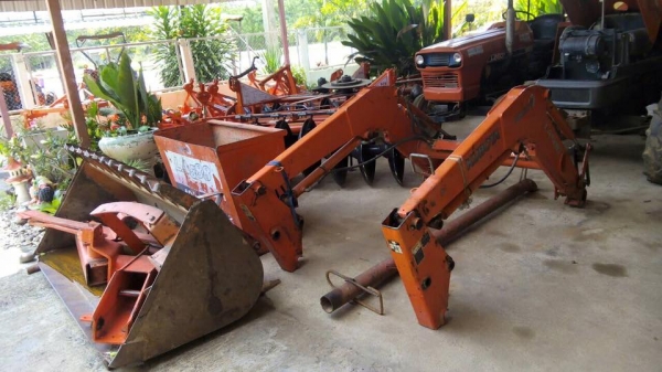 ขายชุดบุ้งกี๋Kubota LA588. สำหรับรถ45,47แรง ขายชุดบุ้งกี๋Kubota LA588. สำหรับรถ45,47แรง