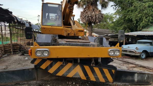 รถเครน 4 ล้อ KOMATSU / W 250L , เครน 25 ตัน.    สนใจติดต่อ  081 - 6079515