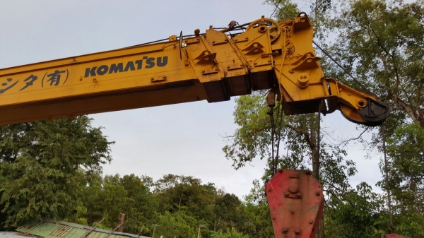 รถเครน 4 ล้อ KOMATSU / W 250L , เครน 25 ตัน.    สนใจติดต่อ  081 - 6079515