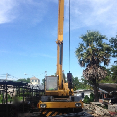 รถเครน 4 ล้อ KOMATSU / W 250L , เครน 25 ตัน.    สนใจติดต่อ  081 - 6079515
