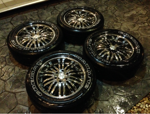 ล้อ20 แนวVIP 6รู139 กว้าง 8.5 นิ้ว พร้อมยางปี12 ดอกเต็ม ราคาไม่แพง