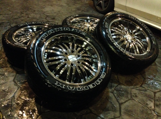 ล้อ20 แนวVIP 6รู139 กว้าง 8.5 นิ้ว พร้อมยางปี12 ดอกเต็ม ราคาไม่แพง