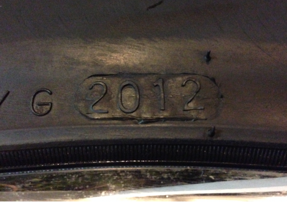 ล้อ20 แนวVIP 6รู139 กว้าง 8.5 นิ้ว พร้อมยางปี12 ดอกเต็ม ราคาไม่แพง