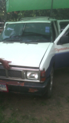 รถนิสสันแวนฝาแดง รถนิสสันแวนฝาแดง