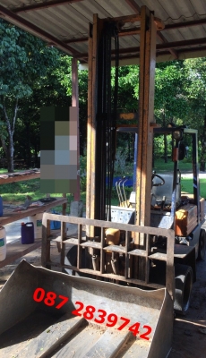 ขายโฟล์คลิฟท์ TOYOTA เครื่องยนต์ 2,500 ซีซี ยกได้ 2.5 ตัน เสาสูง 5.00 ม.