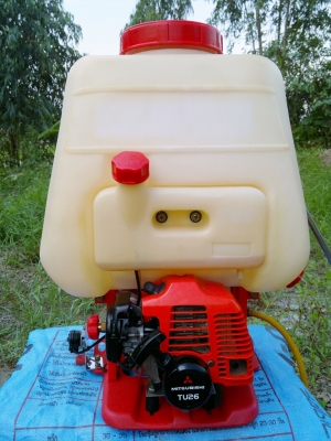 เครื่องปั๊มฉีดยามิสซูฯ+เครื่องพ่นปุ๋ยKASEI สภาพใหม่