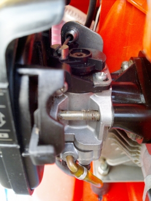 เครื่องปั๊มฉีดยามิสซูฯ+เครื่องพ่นปุ๋ยKASEI สภาพใหม่