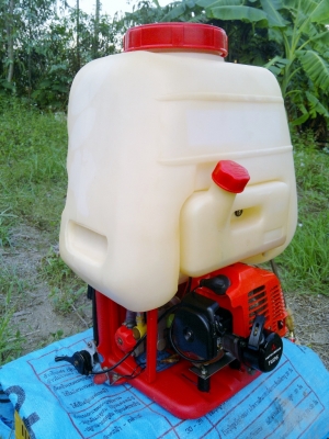 เครื่องปั๊มฉีดยามิสซูฯ+เครื่องพ่นปุ๋ยKASEI สภาพใหม่