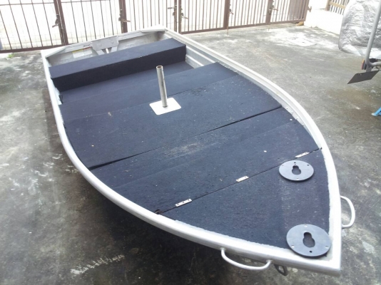 ขายเรือมิเนียม 12 ฟุต Quintrex