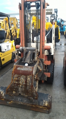 ขาย forklift Nissan 1.4 ตัน เก่านอก พร้อมตัวคีบ หมุนได้ ขาย forklift Nissan 1.4 ตัน เก่านอก พร้อมตัวคีบ หมุนได้