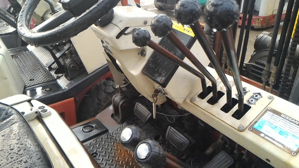 ขาย forklift Nissan 1.4 ตัน เก่านอก พร้อมตัวคีบ หมุนได้ ขาย forklift Nissan 1.4 ตัน เก่านอก พร้อมตัวคีบ หมุนได้