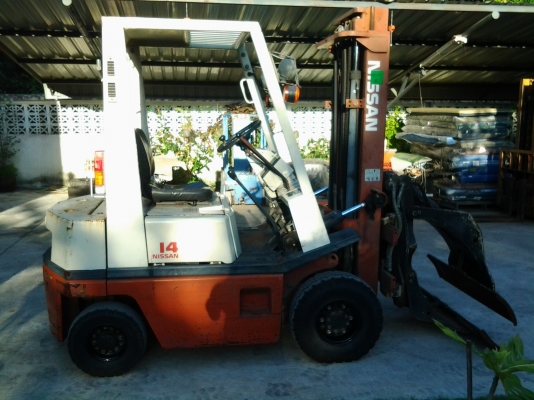 ขาย forklift Nissan 1.4 ตัน เก่านอก พร้อมตัวคีบ หมุนได้ ขาย forklift Nissan 1.4 ตัน เก่านอก พร้อมตัวคีบ หมุนได้