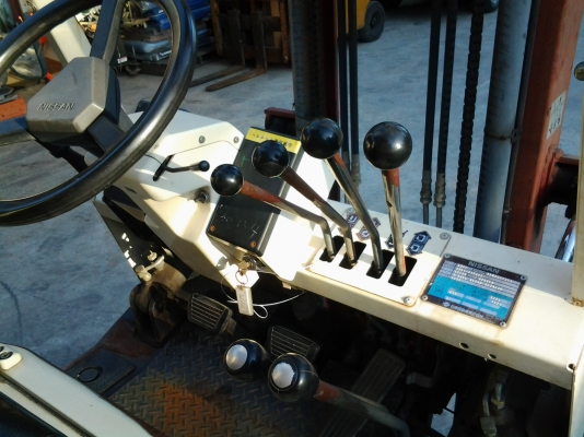 ขาย forklift Nissan 1.4 ตัน เก่านอก พร้อมตัวคีบ หมุนได้ ขาย forklift Nissan 1.4 ตัน เก่านอก พร้อมตัวคีบ หมุนได้