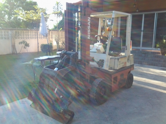 ขาย forklift Nissan 1.4 ตัน เก่านอก พร้อมตัวคีบ หมุนได้ ขาย forklift Nissan 1.4 ตัน เก่านอก พร้อมตัวคีบ หมุนได้