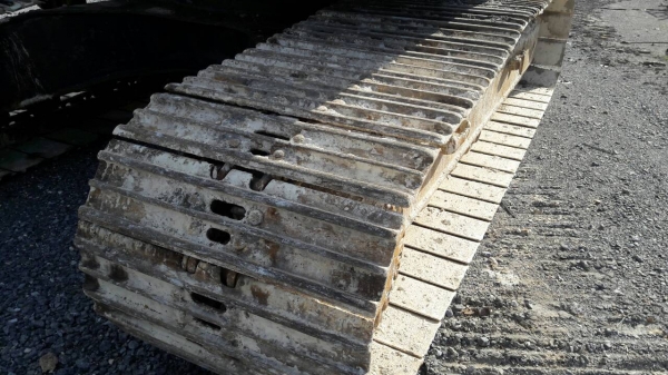 ขายรถแบคโฮ KOMATSU PC200-6 เอกสารอินวอย ระบบไฟมีกล่องไฟ ขาดจอ ราคา 570000